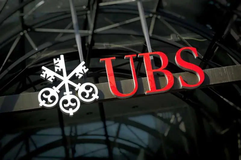 Печалбата на UBS се срина с близо 50%