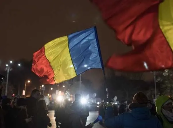 Хиляди румънци поискаха оставката на правителството снощи