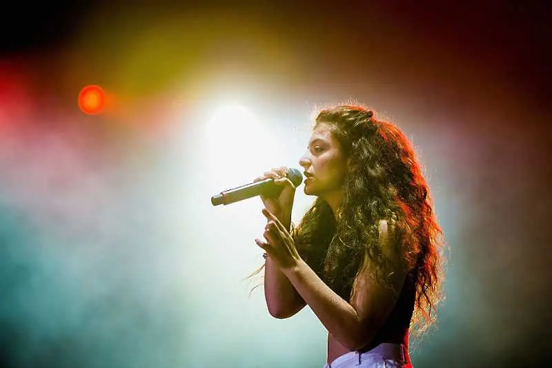 Lorde изпълни на живо новата си песен Liability