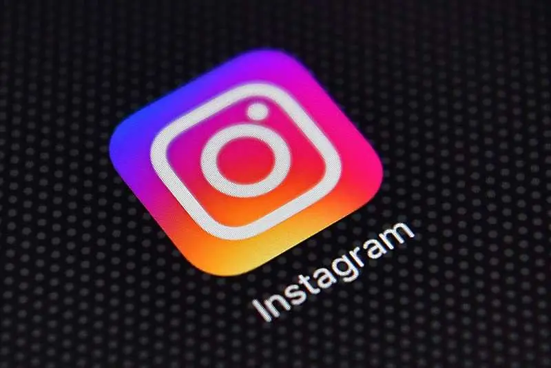 Instagram въведе фотоалбуми
