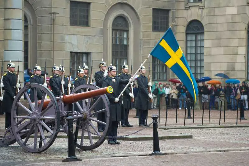 Швеция връща задължителната военна служба