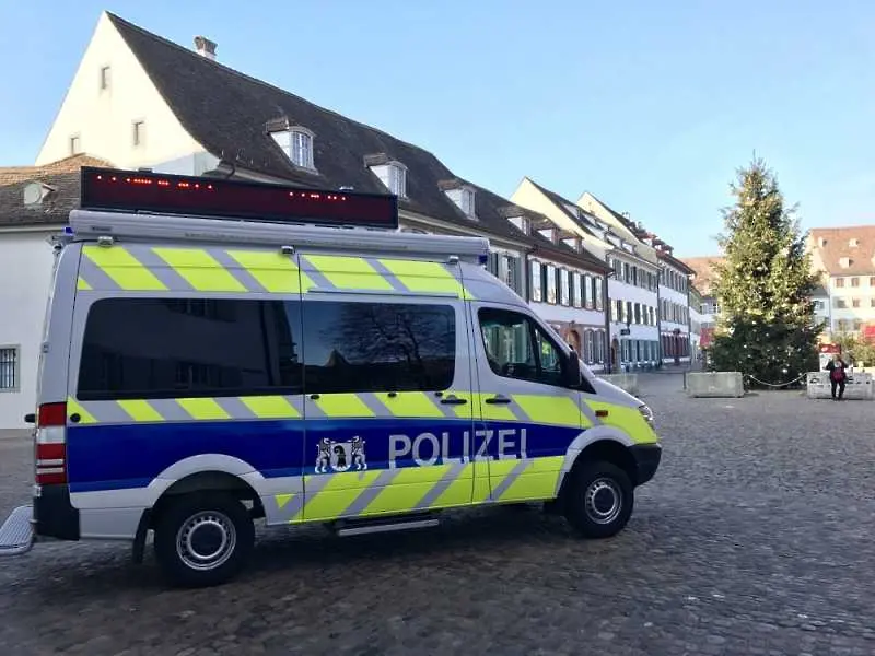 Въоръжени убиха двама души и раниха тежко трети в кафене в Базел