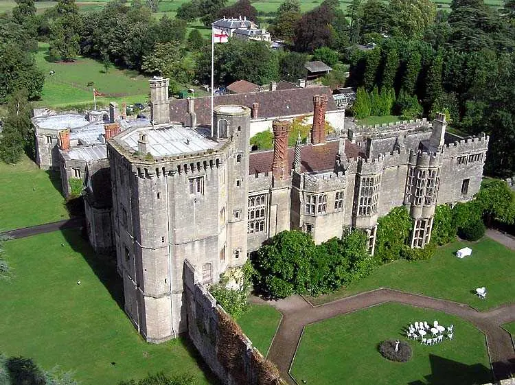 Замъкът на Хенри VIII и Ан Болейн се продава