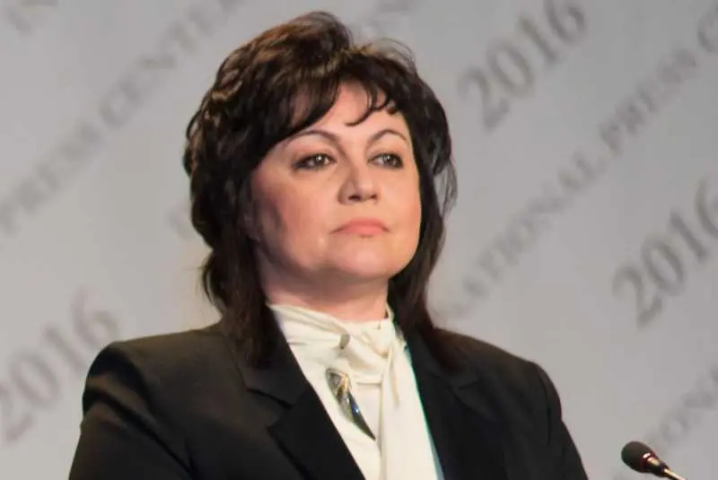 Корнелия Нинова поиска вот на доверие от партията