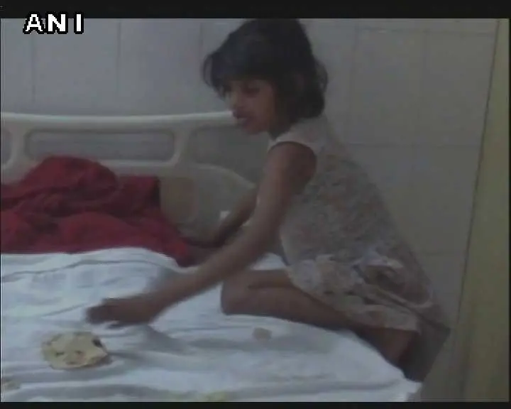 Откриха 8-годишно момиче, отгледано от маймуни в Индия