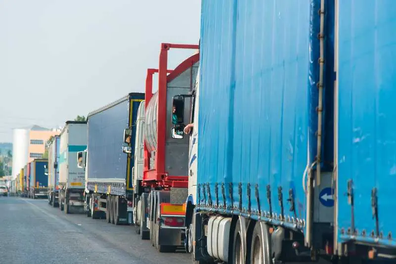 Забраняват движението на камиони по магистралите и натоварените пътуща