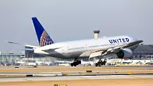 United Airlines ще плаща до $10 000 на пътници, доброволно отказали се от местата си