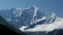Непал издаде рекорден брой разрешителни за изкачване на Еверест