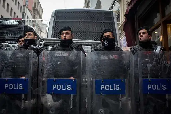 Сблъсъци между полиция и демонстранти в Истанбул