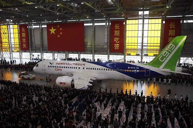 Първи полет на новия китайски самолет, конкурент на Boeing и Airbus