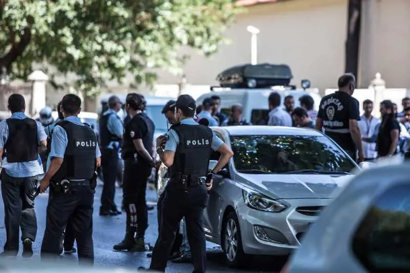 Нови арести в Турция, полицията погна лица от финансовия сектор