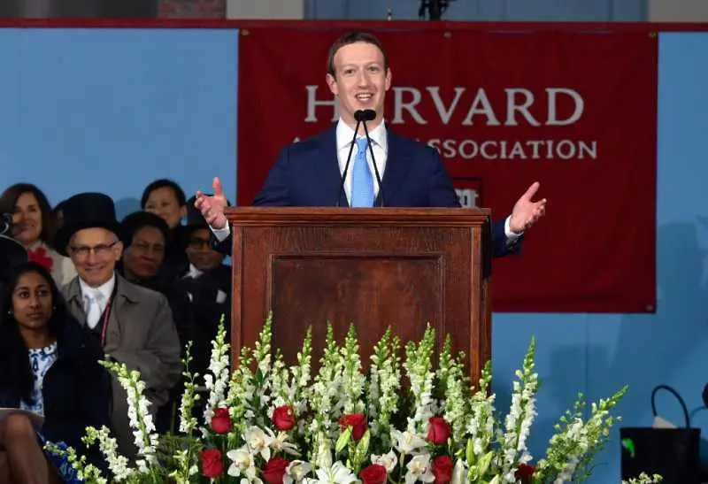 Марк Зукърбърг получи най-сетне диплома от Харвард
