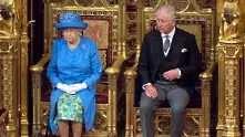 Кралица Елизабет II отправи реч пред британския парламент (видео)