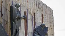 Започна демонтажът на паметника пред НДК