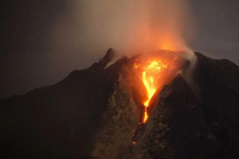 Вулканът Ключевской в Камчатка изхвърли пепел на височина 6 километра