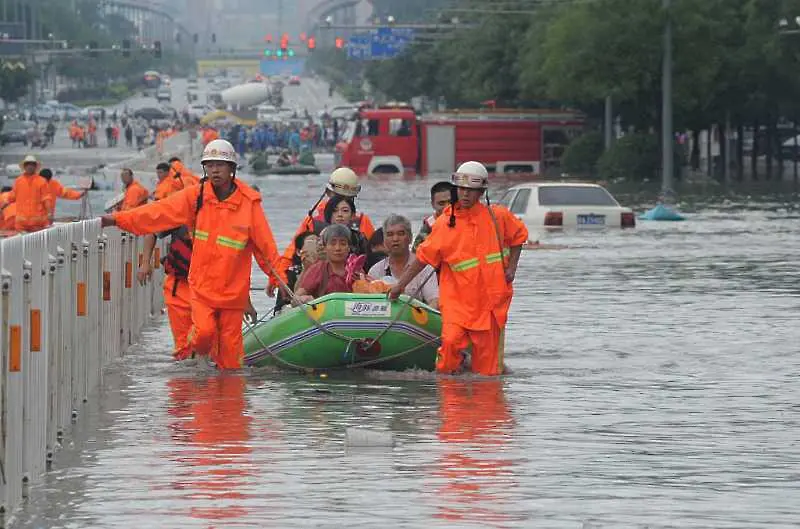 Десетки жертви и милиони пострадали при потоп в Китай