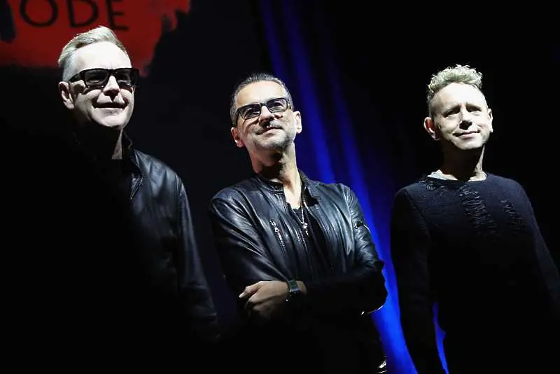Depeche Mode отмениха концерт заради заболяване на Дейв Геън