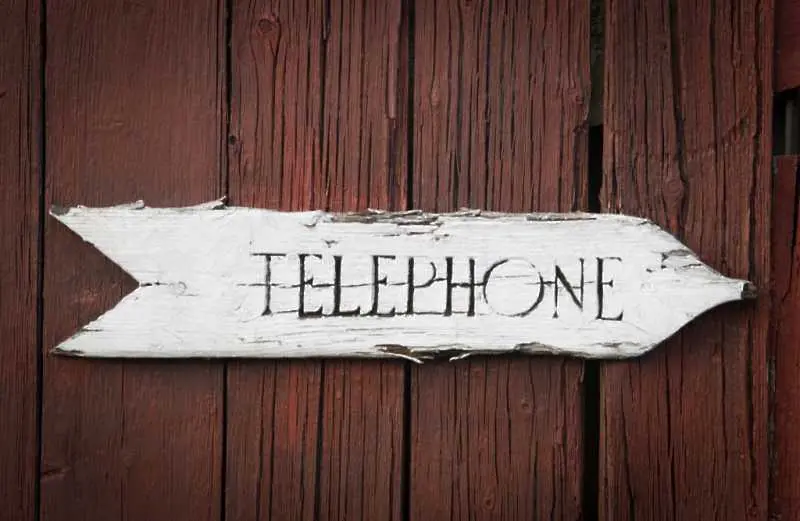 Защо телефонните разговори започват с „ало“