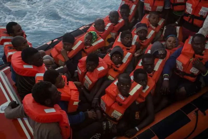 Италия иска и други пристанища да приемат мигранти
