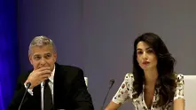 Семейство Клуни помагат на 3000 сирийски деца да тръгнат на училище