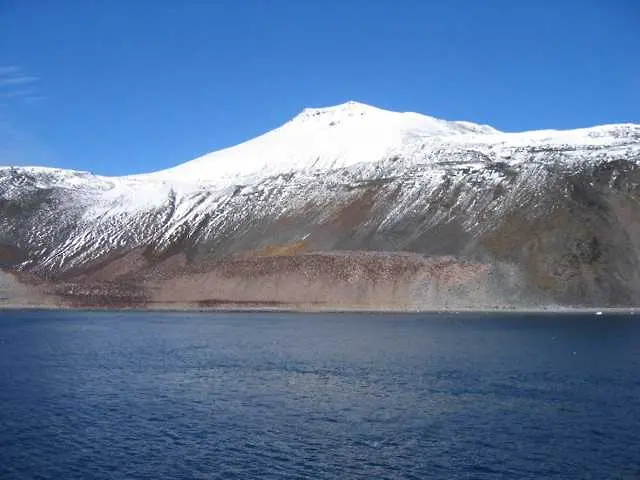 Учени откриха над 90 вулкана под леда на Антарктида