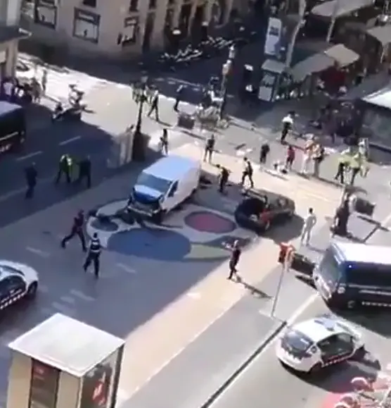 Шофьорът на микробуса, прегазил хора в Барселона, е един от петимата застреляни