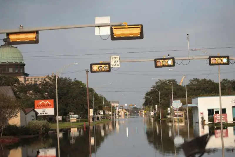 Щетите от урагана Харви достигат 180 млрд. долара