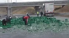 Камион изсипа бира на автомагистрала Струма 