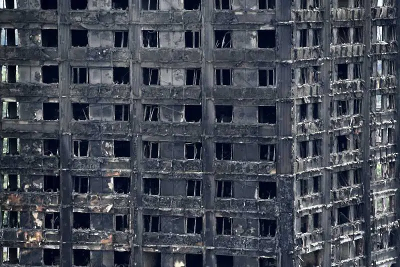 20 опита за самоубийствa след големия пожар на небостъргача в Лондон