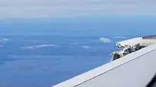 Двигател на самолет блокира над Атлантическия океан
