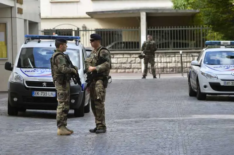 Нападателят от Марсилия е залавян 7 пъти със 7 самоличности