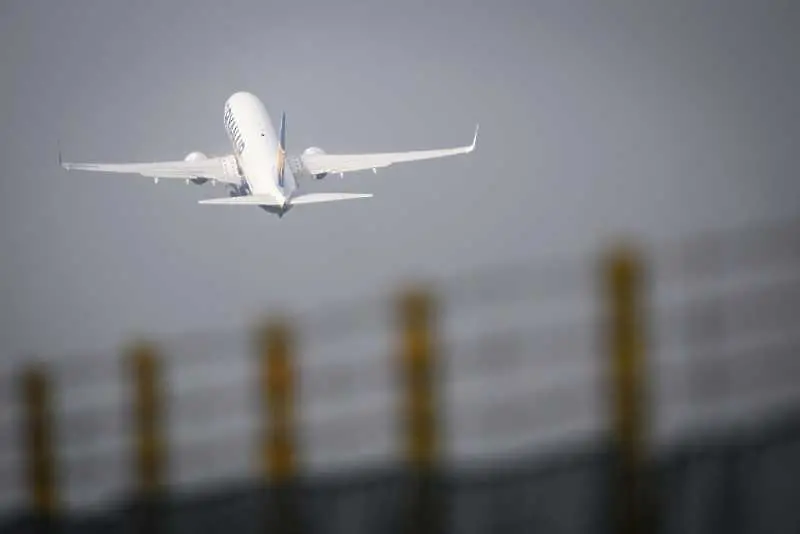 Самолет на Ryanair ескортиран от изтребители заради сигнал за тревога