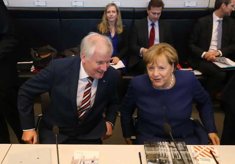Меркел и ХСС се договориха за ограничаване на мигрантите