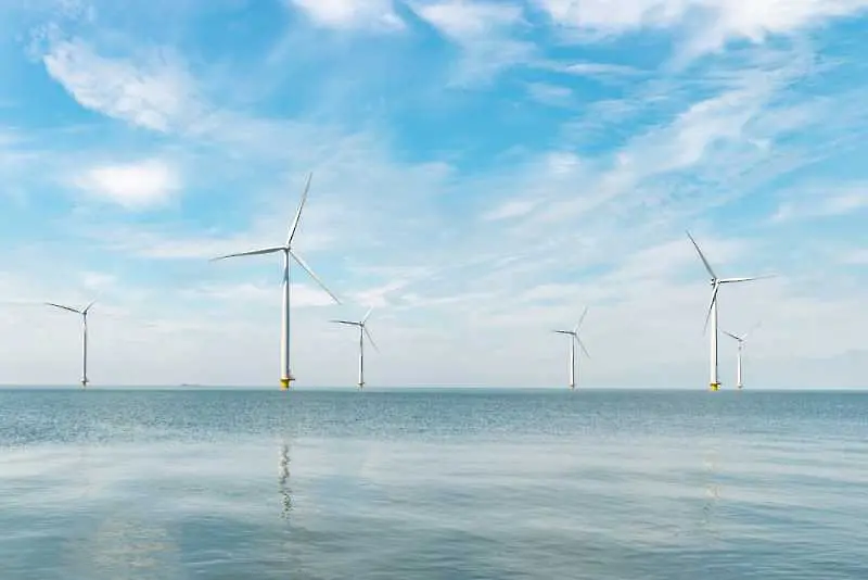 Учени: Вятърните паркове в открито море могат да осигурят енергия за целия свят