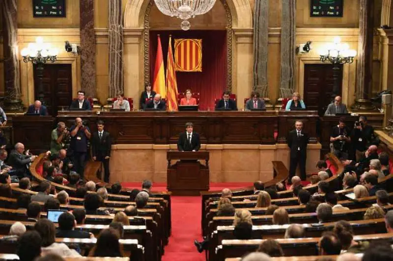 30 години затвор заплашват каталунския лидер Карлес Пучдемон