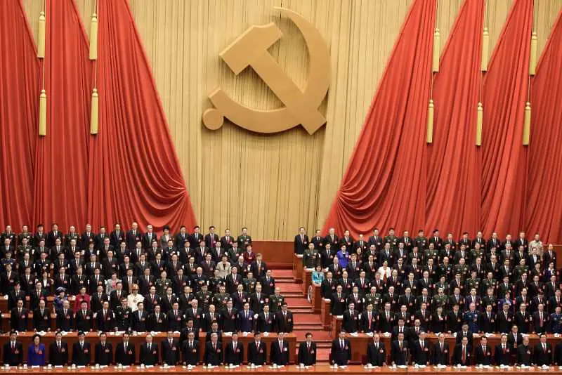 Си Дзинпин бе признат за идеолог, равен на Мао