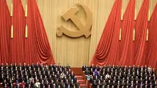 Си Дзинпин бе признат за идеолог, равен на Мао