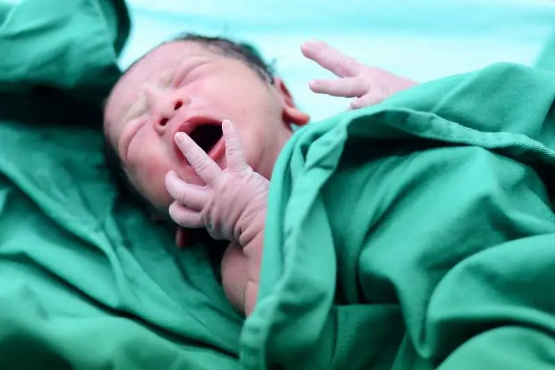 Близо 3000 бебета са проплакали в „Майчин дом” от началото на годината