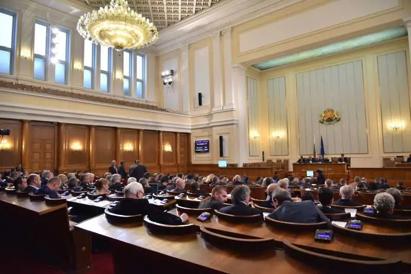 Скандали в парламента заради депутат от БСП, нарекъл българите дебили