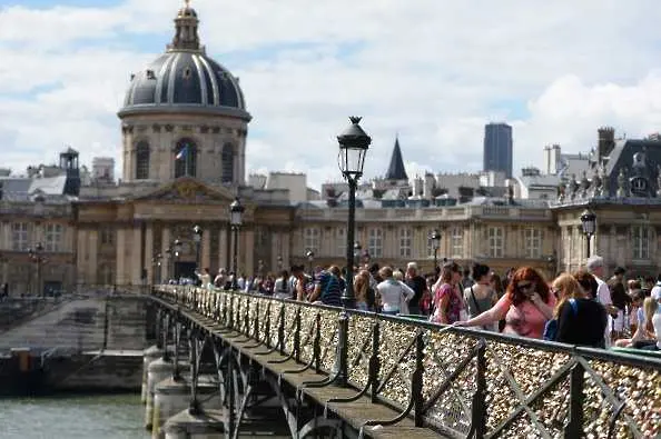Париж кани туристическите градове за офанзива срещу Airbnb