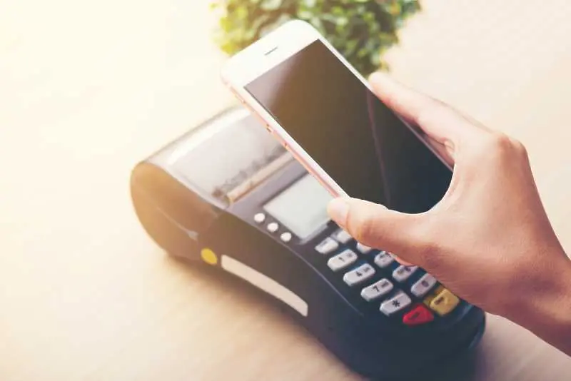 2/3 от картодържателите в България искат да плащат през смартфон