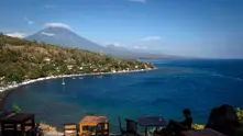 Евакуират остров Бали заради вулкана Агунг (видео)