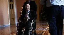 Сенатор Маккейн беше приет в болница