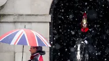 Сняг блокира Великобритания. Оранжев код и във Франция