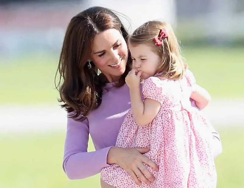 Принцеса Шарлот тръгва на обикновена детска градина