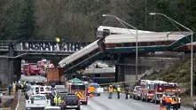 Пътнически влак дерайлира във Вашингтон, има загинали