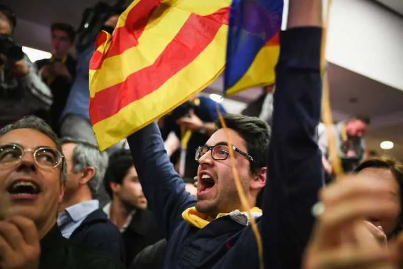 Каталуня: Сепаратистите запазват абсолютното мнозинство