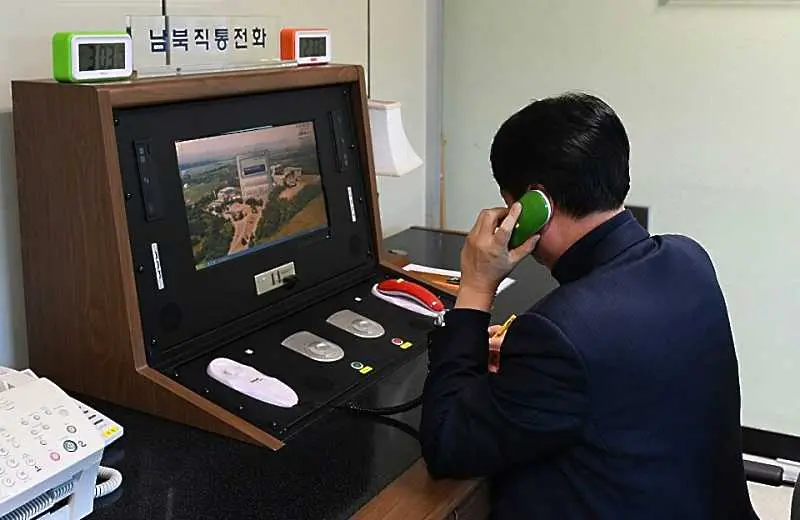 Неловкият първи телефонен разговор между Северна и Южна Корея