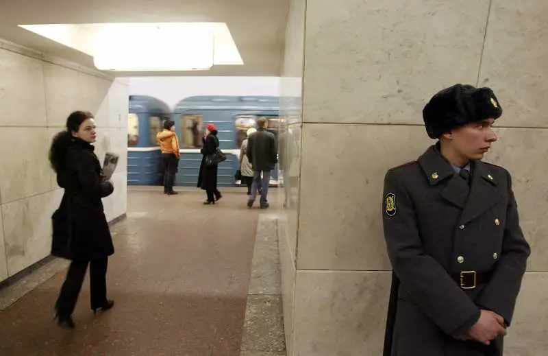 Автобус връхлетя в московското метро. Има загинали