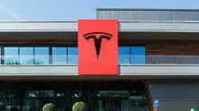 Продажбите на Tesla растат, но целите за Model 3 изостават